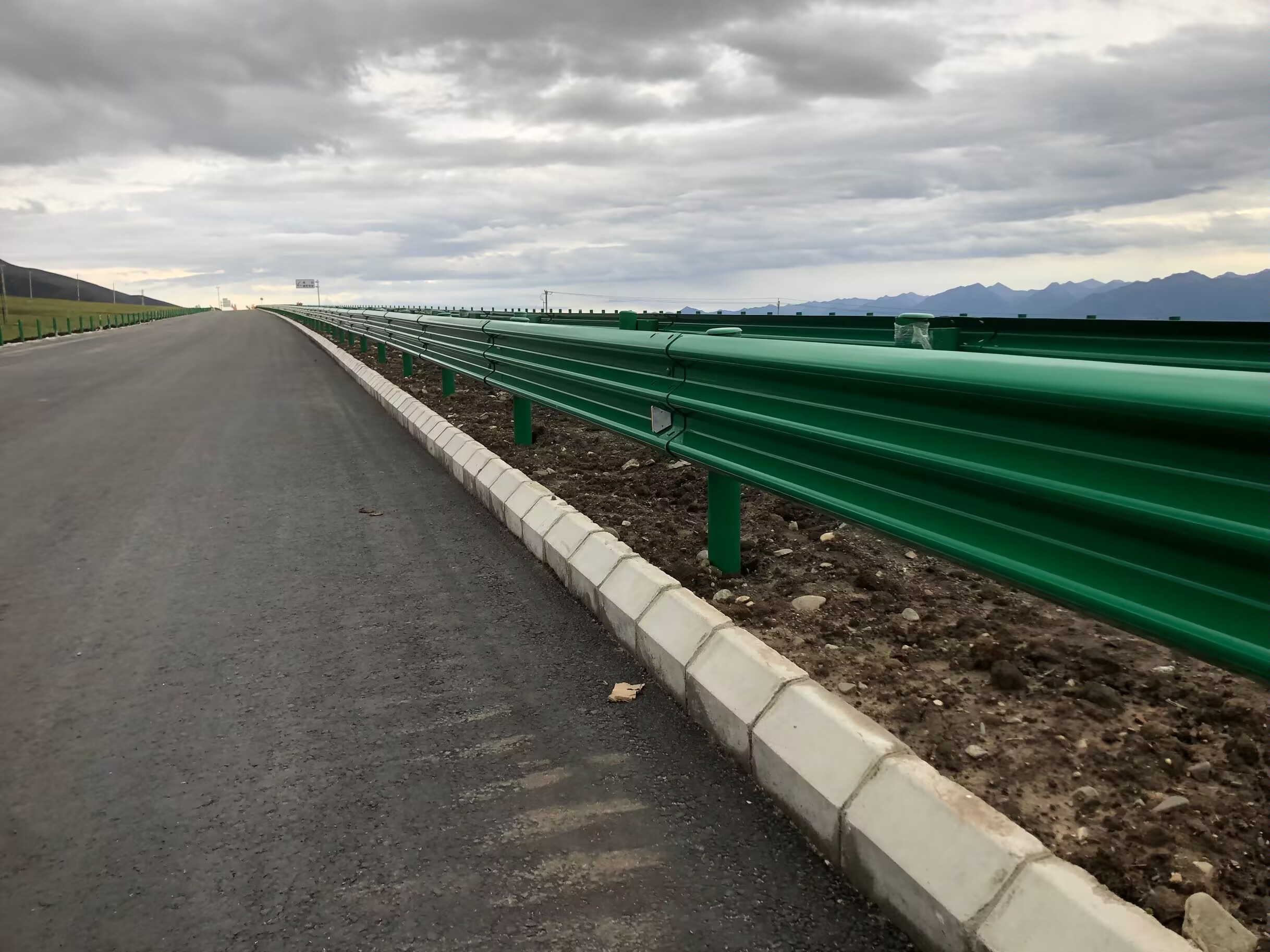 夹江县乡村公路波形护栏乡村公路波形护栏 - 推荐
